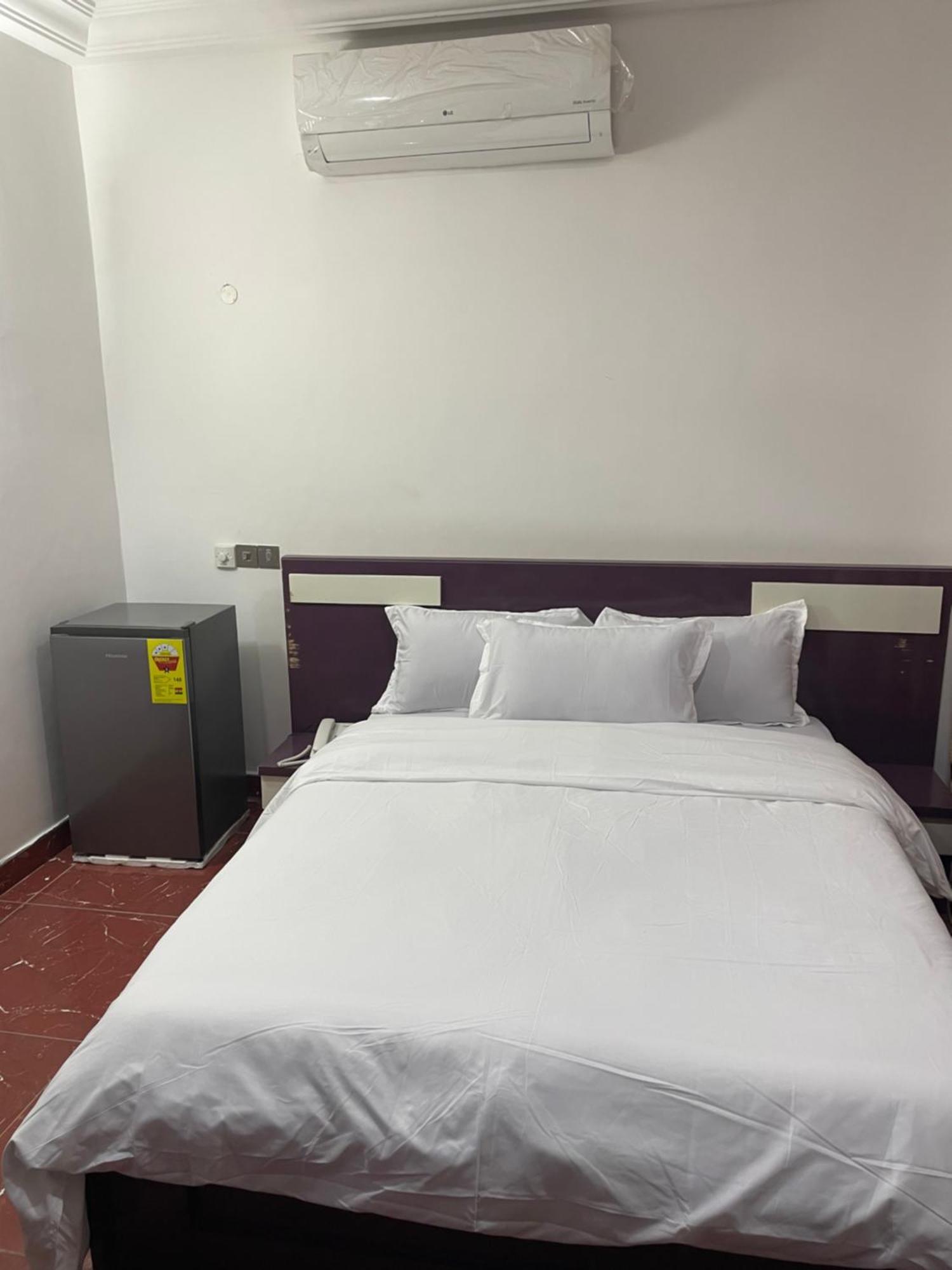 George Vee Hotel Ltd Kumasi Dış mekan fotoğraf