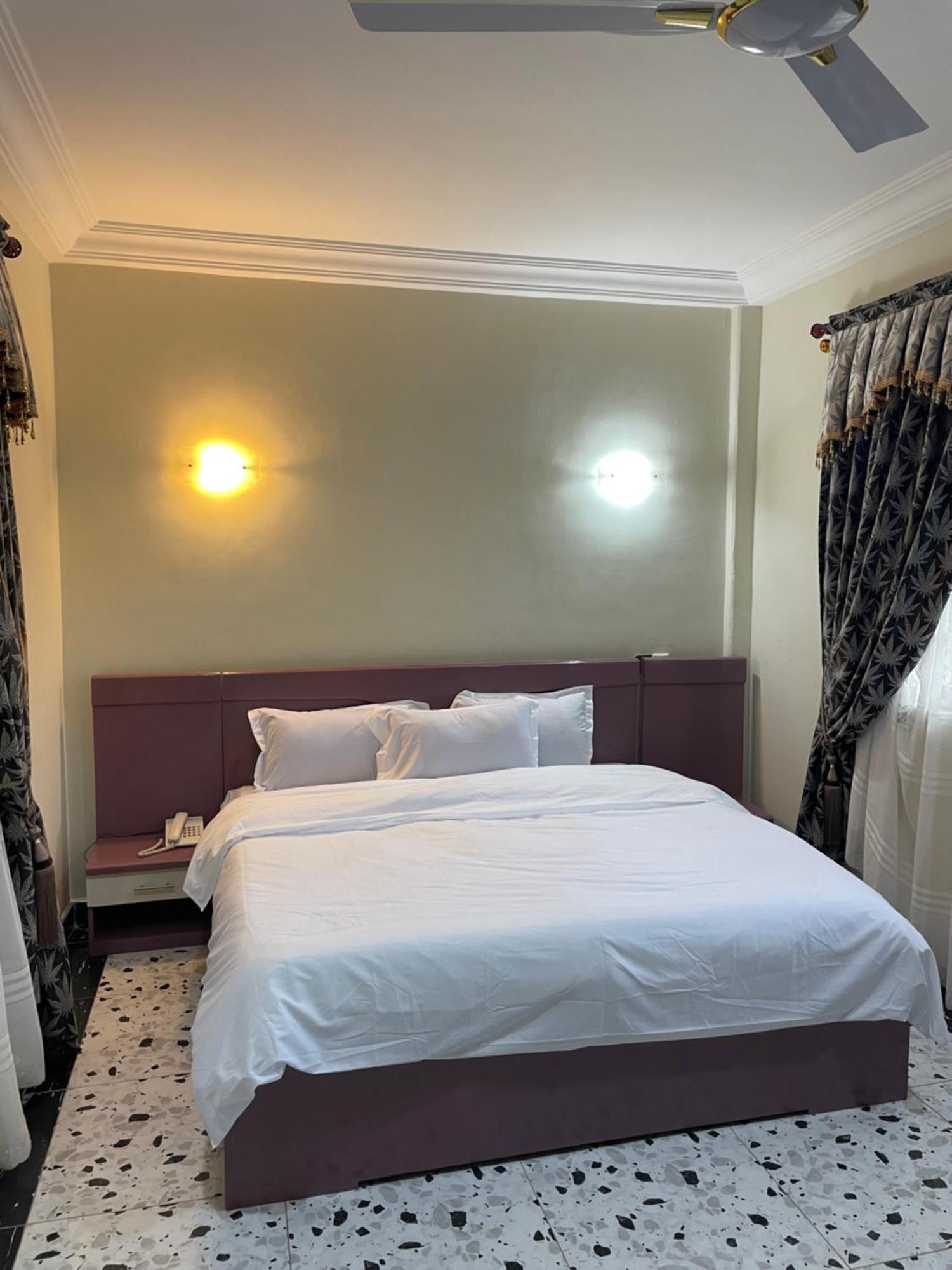 George Vee Hotel Ltd Kumasi Dış mekan fotoğraf